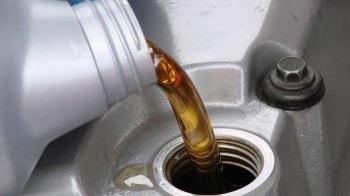 Kenapa Motor â€˜Lawasâ€™ Lebih Baik Pakai Oli Kental?